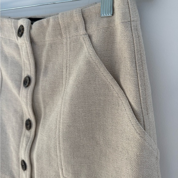 BANANA REPUBLIC Women’s Button Down Linen Skirt // Size 4 - Picture 4 of 6
